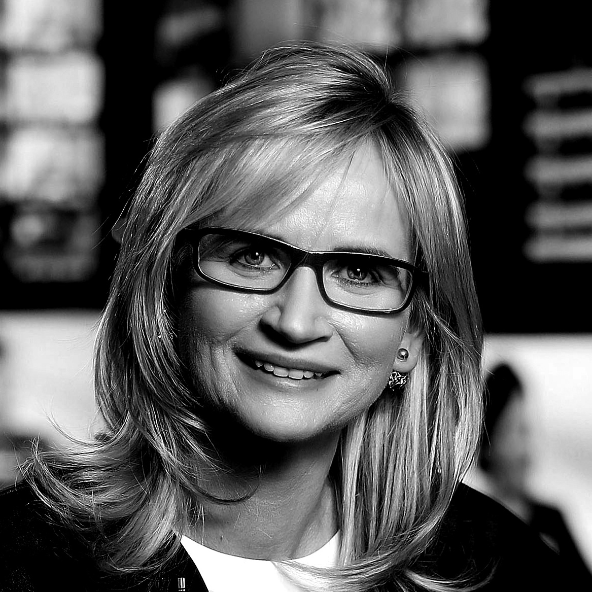 Dee Forbes portrait