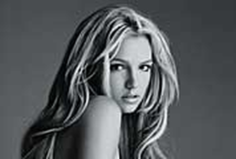 Spears - Attacks tabloids on website