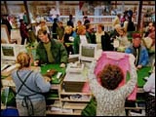 Retail sales - US consumers cutting back