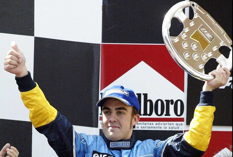 Renault's Fernando Alonso has moved 36 points clear in the championship with eight rounds remaining