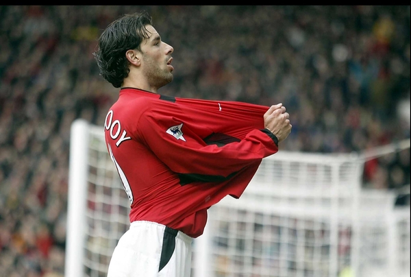 Manchester United - Won't back debt deal