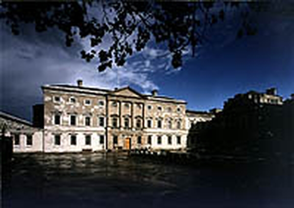 Leinster House - Cancer services motion