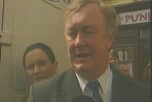 Minister for Sport John O'Donoghue has urged the FAI to "act decisively to restore public confidence"