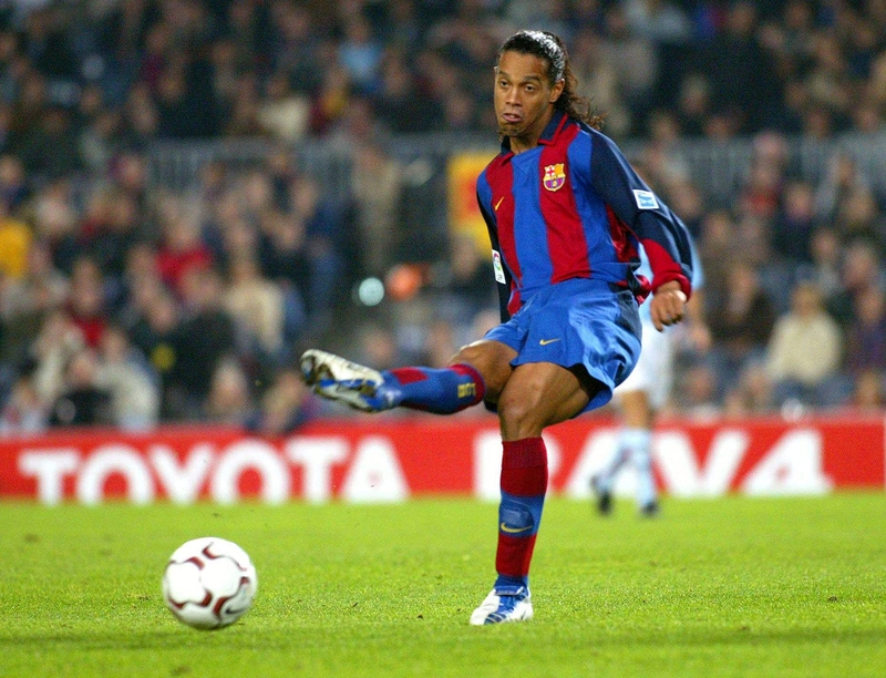 Ronaldinho's strike dumps Chelsea out of the Champions League