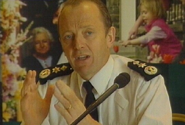 Hugh Orde - To retain half of reserve force