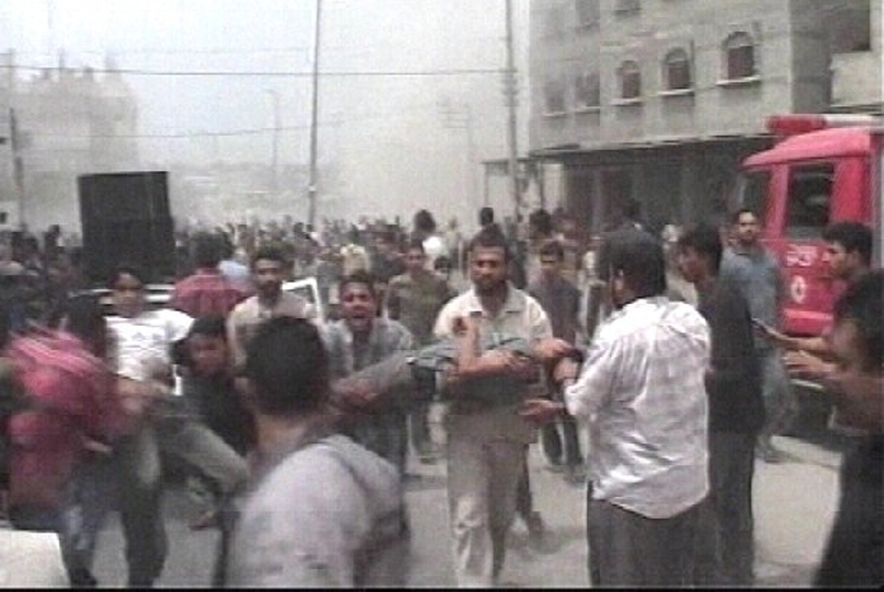 Rafah - Protestors flee Israeli - air strike