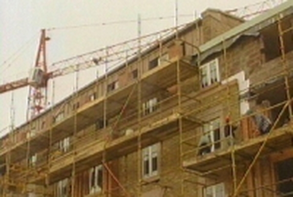 Building industry - Oil drop helps costs