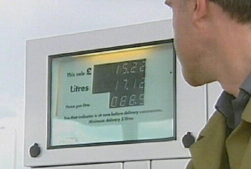 Oil prices - $1 jump on storm threat