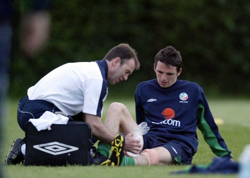 Irish midfielder Jonathan Douglas has completed a permanent move to Leeds on transfer deadline day