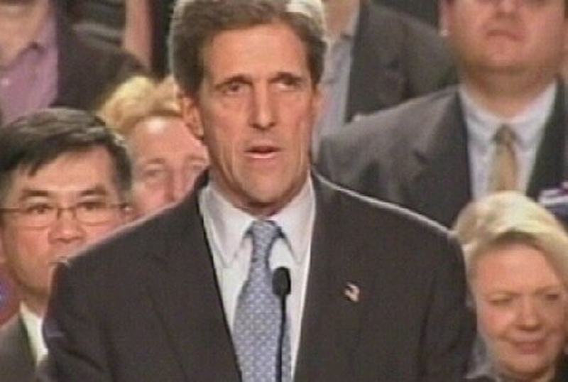 John Kerry - Reporter defends war record