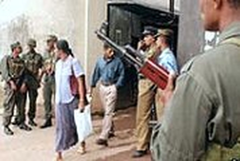 Sri Lanka - Suicide blast kills 5