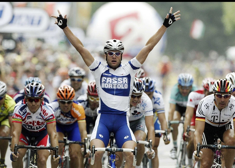 Petacchi wins stage four