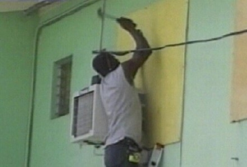 Jamaica - Preparing for hurricane