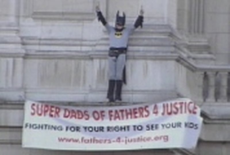 Jason Hatch - Ends palace protest