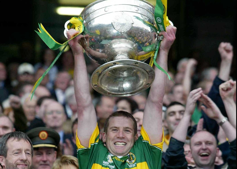 Darragh ó Cinnéide lifts the Sam Maguire