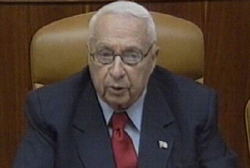 Ariel Sharon - Condemns Jewish gunman