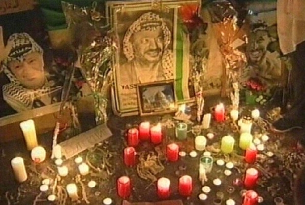 Yasser Arafat - Supporters light candles