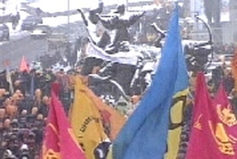 Kiev - Thousands protest over election