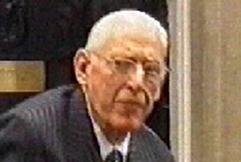 Dr Ian Paisley - Accepts Ahern's apology