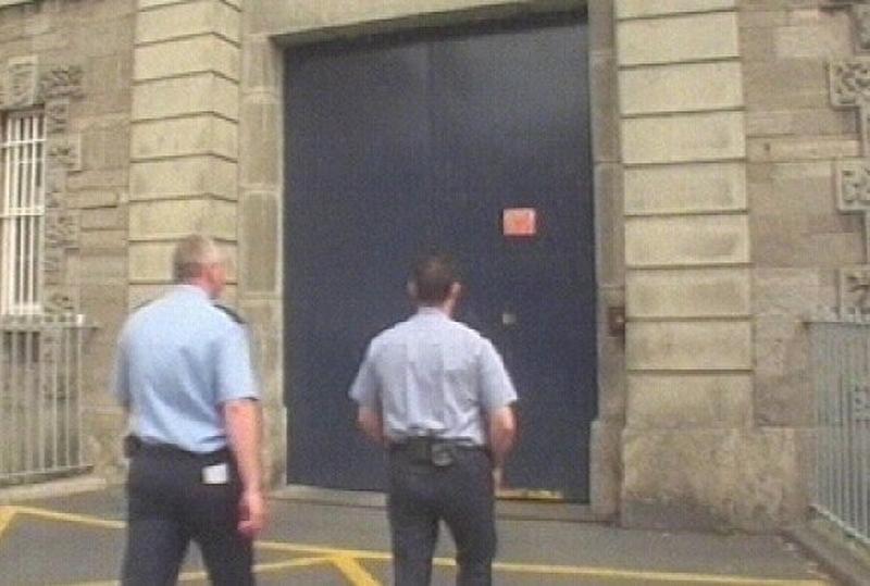 Prison officers - Deal being finalised to end row