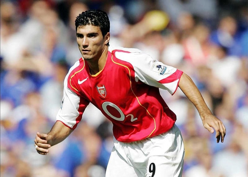Jose Antonio Reyes is still hoping that Arsenal can make up ground on Chelsea