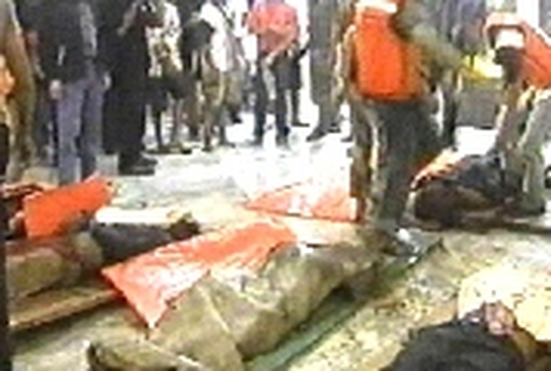 Death toll rises - Bodies at a street morgus in Sumatra