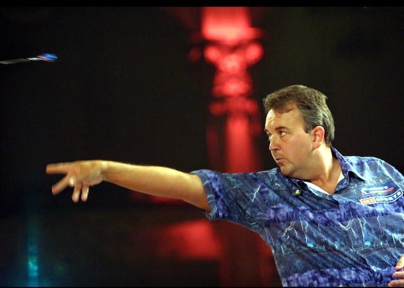 Phil Taylor meets Raymond van Barneveld in the final