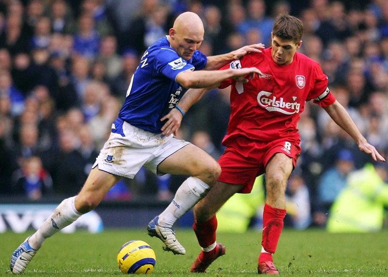 Thomas Gravesen in action for Everton