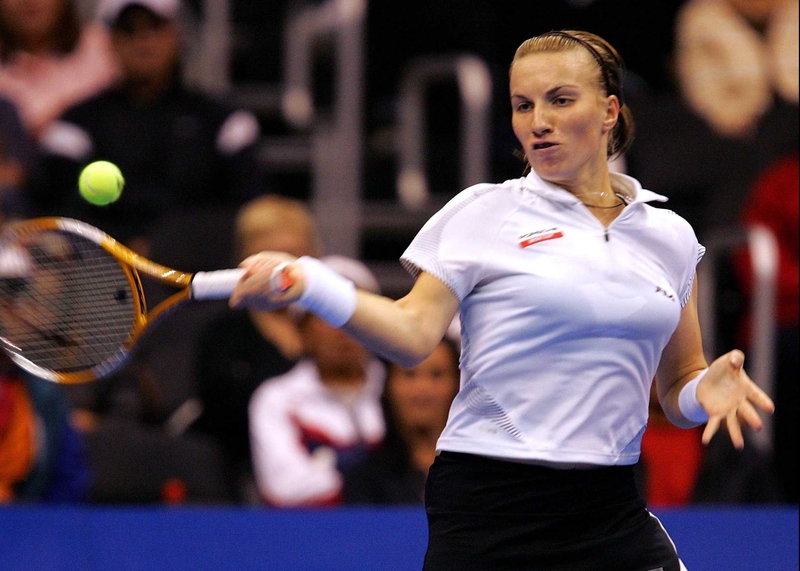 Russian third seed Svetlana Kuznetsova lost out to Serbian teenager Ana Ivanovic in the final of the German Open