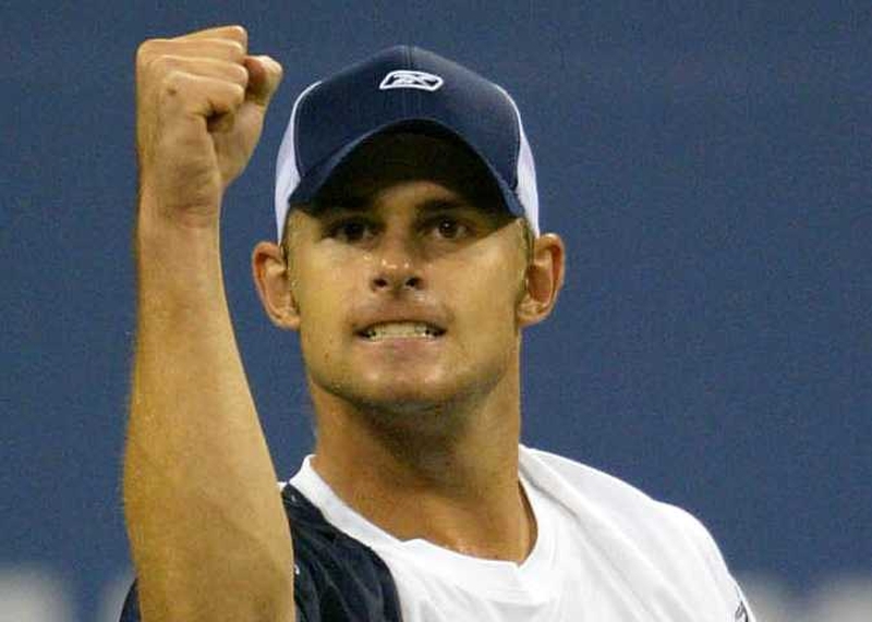 Andy Roddick avenged his recent defeat to Andy Murray with victory over the Scot in Memphis