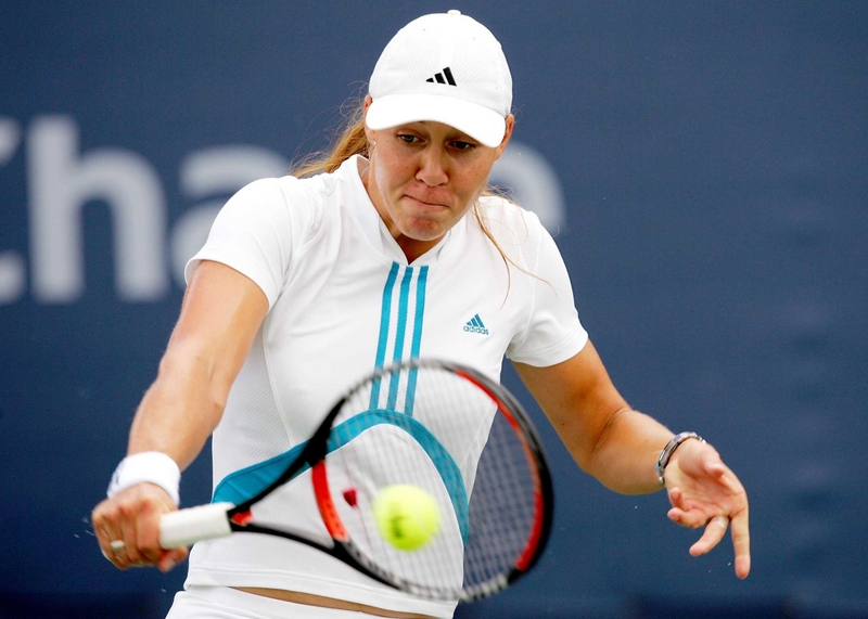 Alicia Molik wins the women's double title along with Svetlana Kuznetsova