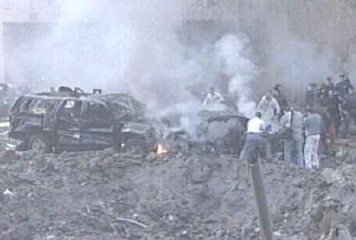Beirut - Massive car bomb kills 13