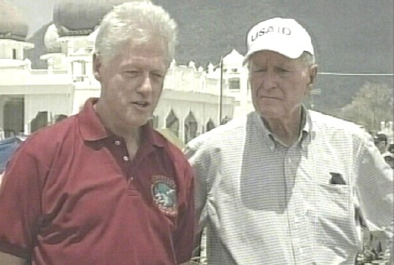 Bill Clinton, George Bush Snr - Visiting areas hit by tsunami
