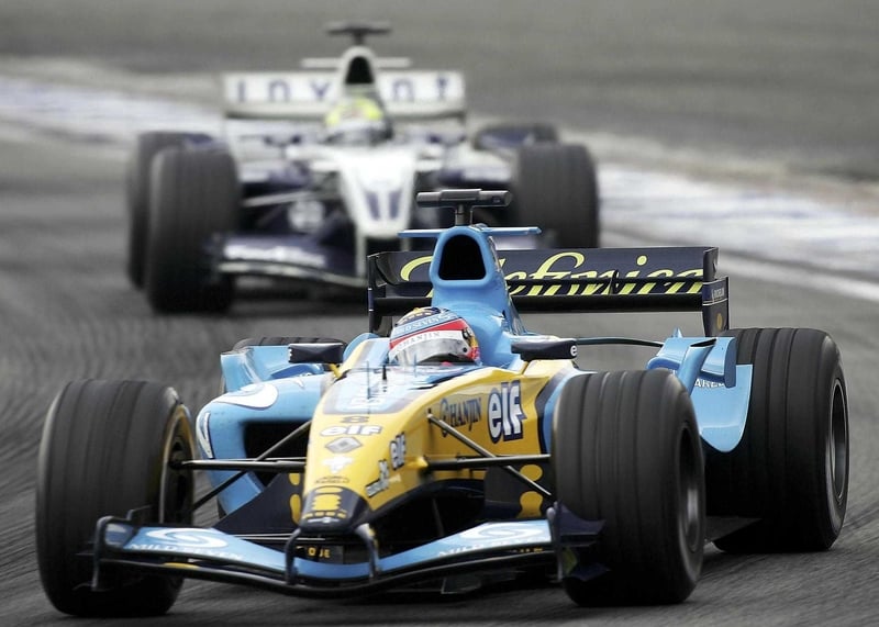 Fernando Alonso has claimed pole position at the Chinese Grand Prix