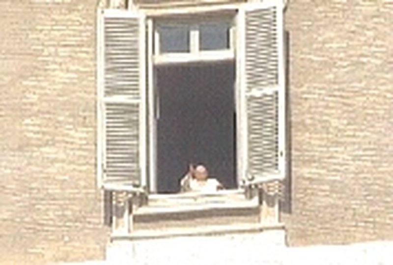 Pope John Paul II - Gives Palm Sunday blessing