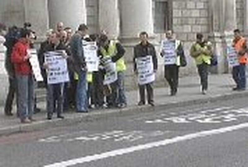 Gama workers - Protest at Four Courts