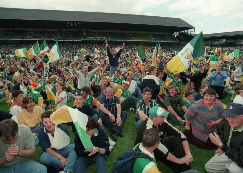 Offaly fans stage their protest after the '98 replay at HQ