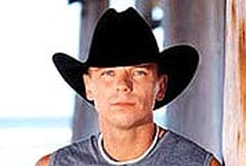 Chesney - Married Zellweger in Caribbean ceremony