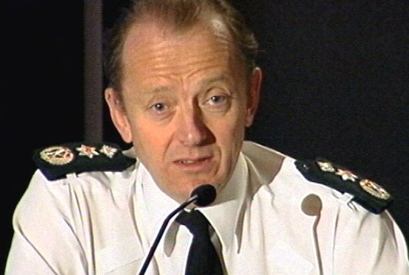 Hugh Orde - No intention to use plastic bullets