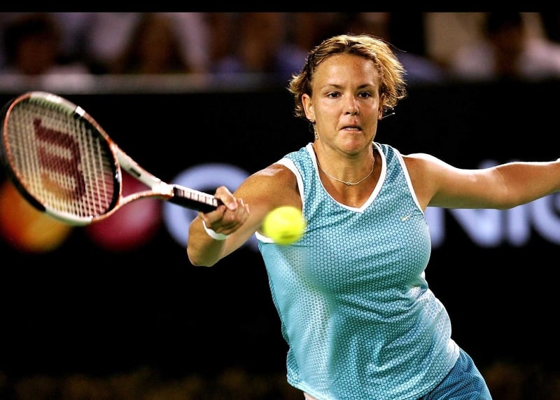 Second seed Lindsay Davenport is safely through to the fourth round at Flushing Meadows