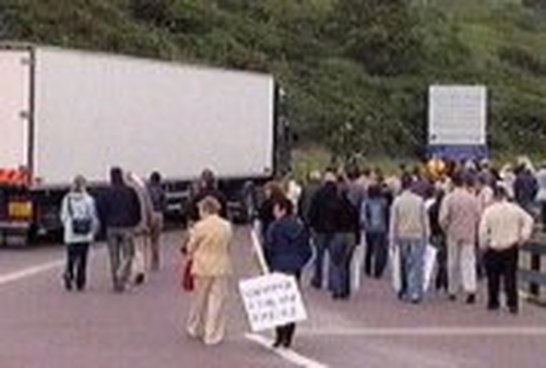 Rosslare Port - Fishermen end protest