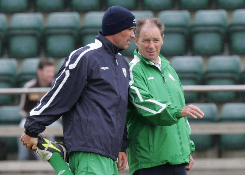Roy Keane &amp; Brian Kerr in deep discussion ahead of tomorrow's vital clash with the Faroe Islands