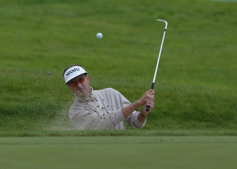 Robert Allenby scored seven birdies in his second round of 65