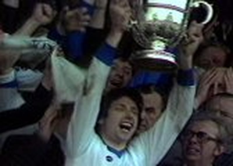 Al Finucane lifts the FAI Cup at Dalymount Park in 1980