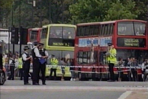 Stockwell - Man shot at Tube station