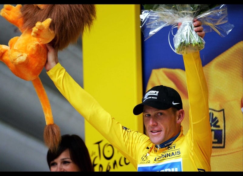 Lance Armstrong hopes to wear the 'maillot jaune' in Paris again in 2009
