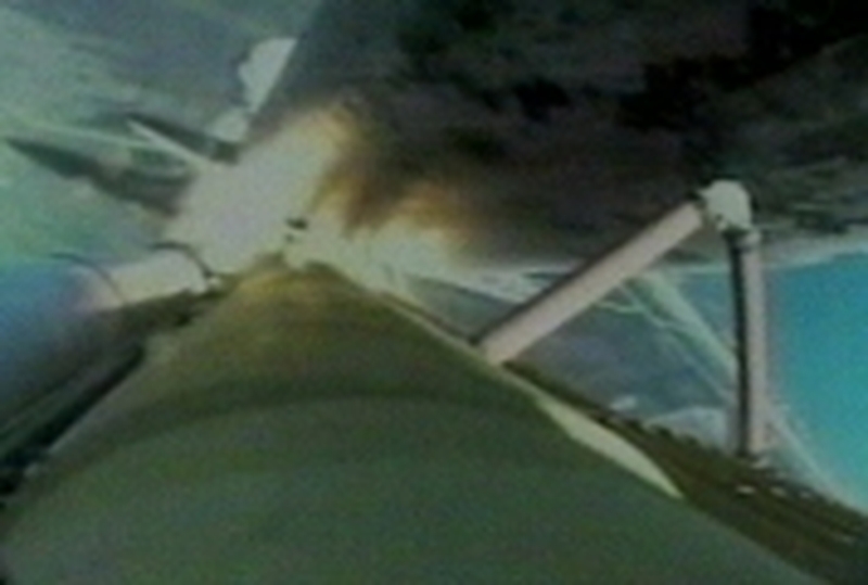 Discovery - Debris fall mars space mission