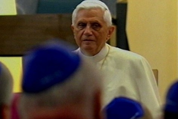 Pope Benedict XVI - Visits German synagogue