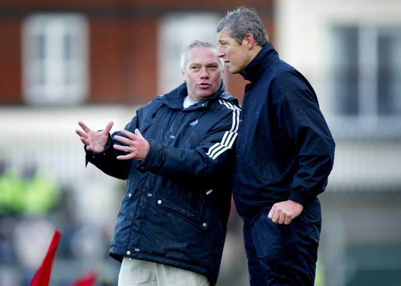Tomás Ó Flaharta (right)and Páidí Ó Sé discuss tactics