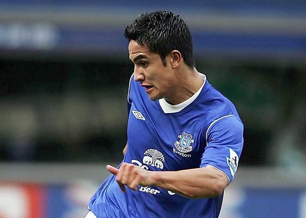 Tim Cahill scored Everton's first goal as they trounced Luton Town 4-0 at Goodison Park